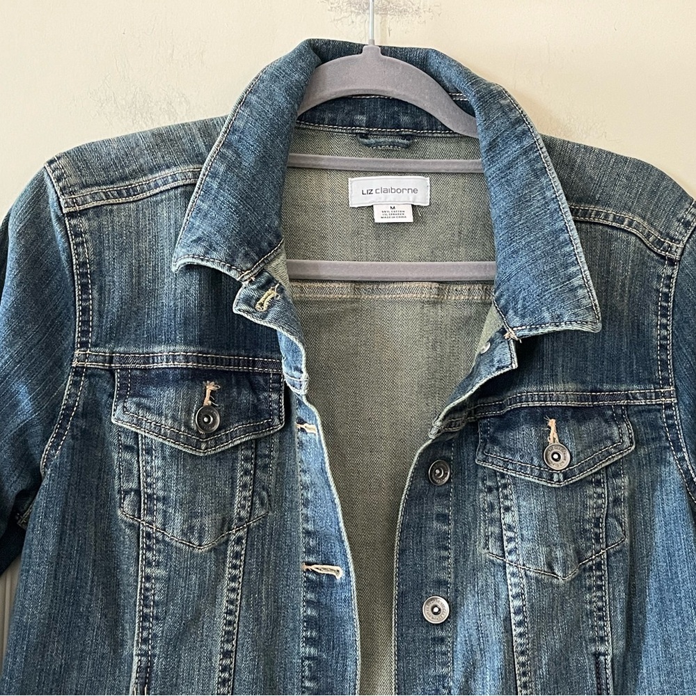 Liz Claiborne Faded Distressed Denim Jacket Women’s Size Medium - Picture 11 of 16